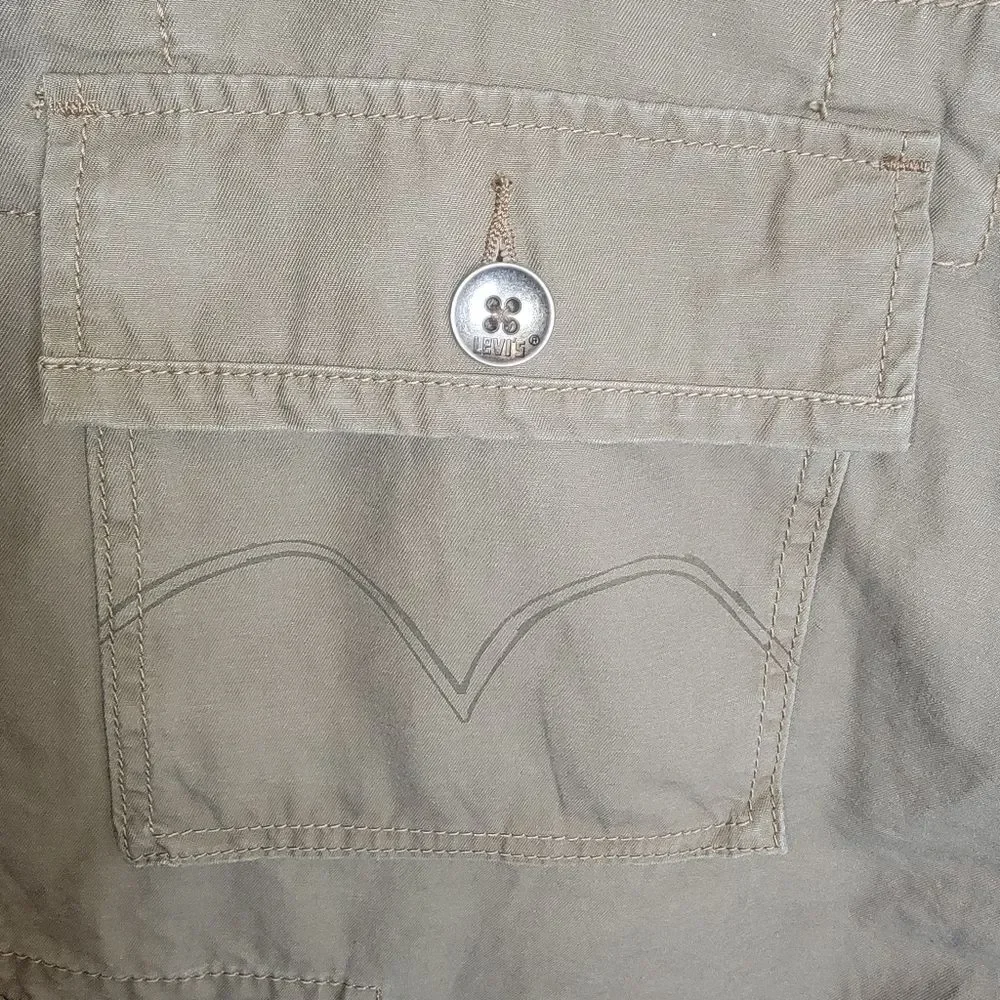 Levi's Men's khaki cargo shorts w/belt size 36